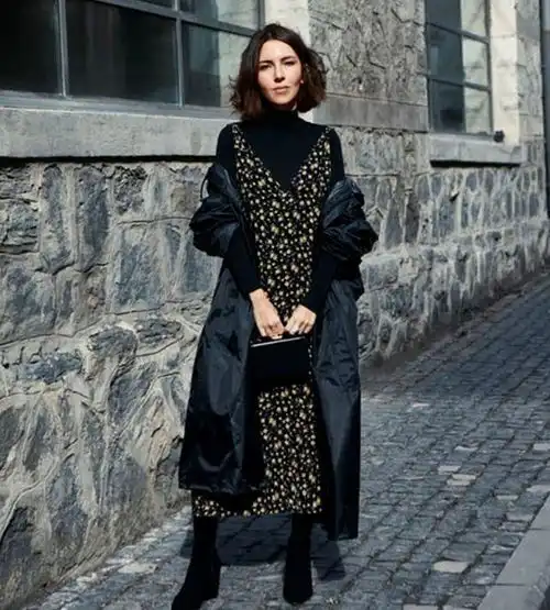 春季成熟女人该怎么穿碎花连衣裙,这样搭配,靓丽减龄