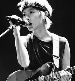 王菲19岁女儿被拍与女友拥吻其实窦靖童的朋友圈才更精彩