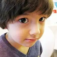 qq头像小男孩叫什么
