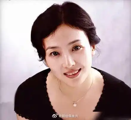 陈金飞娶杨采钰,因为气质跟刘亦菲很像看到照片,我才猜到真相
