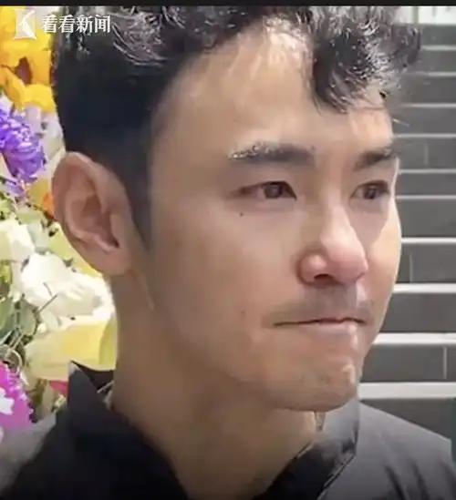 妈妈变成蝴蝶了阮经天双眼泛泪送别母亲