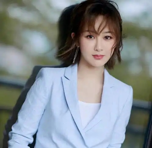 娱圈教母杜华资源比艺人还好,却把儿子变成最惨太子爷