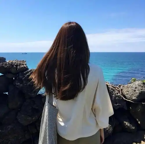 夕阳下的背影女生头像璀璨