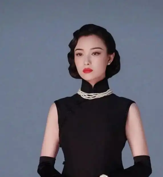 女人不管有钱没钱,切忌戴黄金翡翠出门换成这3种首饰更大气