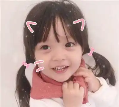 相差15岁的兄妹,妹妹一见哥哥就抱着不撒手,画面十分有爱