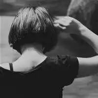 女生短发背影头像小清新特别适合超有范儿的小姐姐