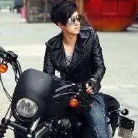 男生骑机车微信头像超酷重机车帅哥头像图