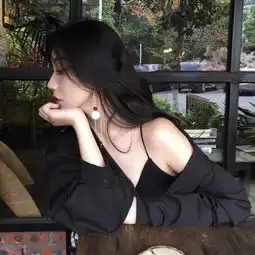 女的
