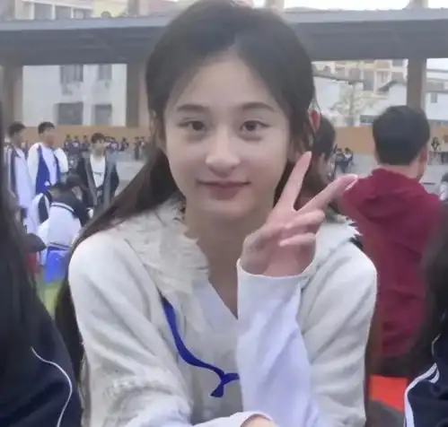 广西一女老师太漂亮走红,其他班的学生羡慕不已我会好好学习的