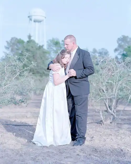 纯洁舞会守护女儿贞操的新兴宗教仪式