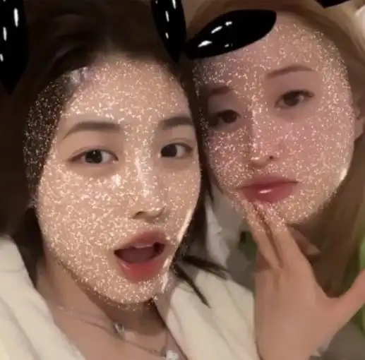 李亚鹏带90后女友云南骑行,李嫣与闺蜜汪曼熙三亚海滩秀泳装