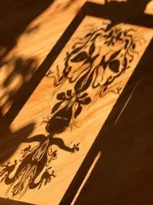 女儿大学毕业后,她来到大理,用剪纸兑现了自己的艺术天赋