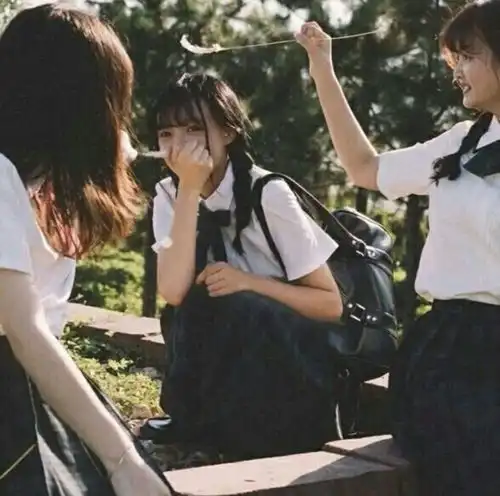 三人组闺蜜头像真正的友谊不会拥挤

