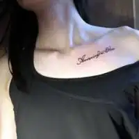 qq头像正文女生长发部位头