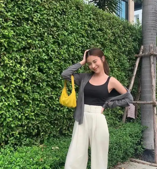 只要明白这两点,梨形身材女孩也能穿出时尚感