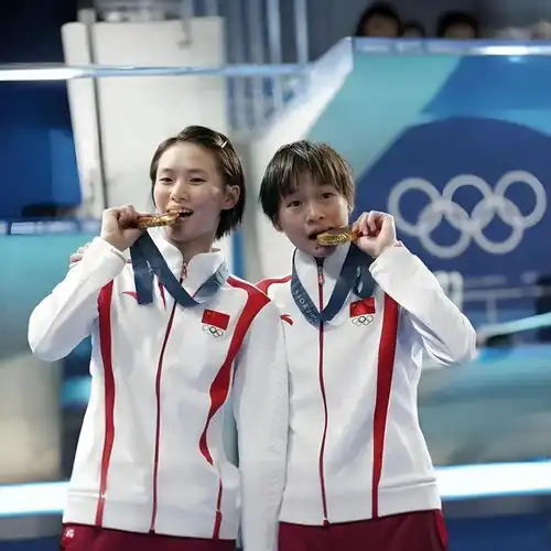 赛场上的暖心一幕全红婵把首金机会让给队友