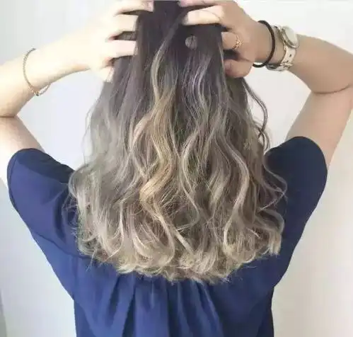 7小时染发4次头皮变苹果绿,大姐休克入院秀发被剃光