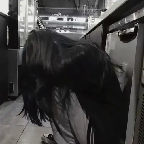 超丧女生头像抑郁症真人
