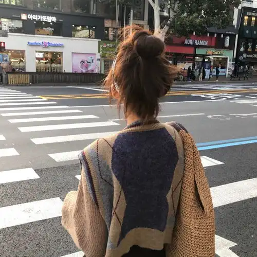 真人女生头像玫瑰即使凋零也高于路边的野花
