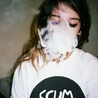 欧美女生抽烟头像霸气微信头像图片大全