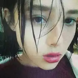 求一张霸气侧漏的女生真人头像
