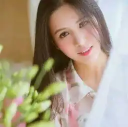 有诗意的头像女生独居