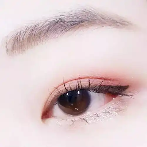 周冬雨看起来才16岁还不是因为画了这款半尾眼线