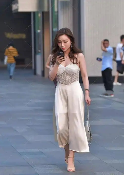 爱美的女生都会穿衣搭配,裙裤穿出气质美女形象