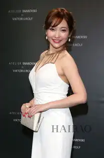 金莎从清纯校花变成开淘宝店的变脸网红十八岁的天空拍新版,校花蓝菲琳和校草石延枫都已大变样
