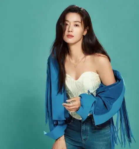 全智贤为生3胎胖成150斤,产后拼命健身减肥,变金刚芭比