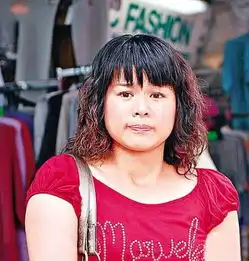 她是孙俪的姐妹,曾被嘲笑是最丑港姐,今丈夫跑遍全球只为买双鞋