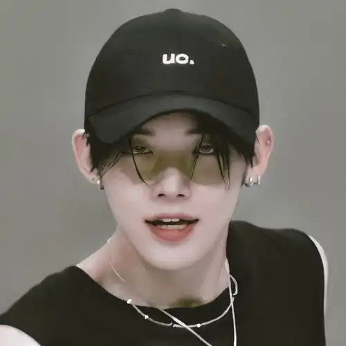 介于少年与男人之间的纯欲风来看档1档2的无袖装