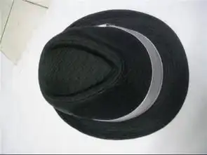 短发女生怎么戴帽子