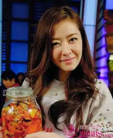朴信惠怒变美厨娘接地气玩料理也不忘凹造型