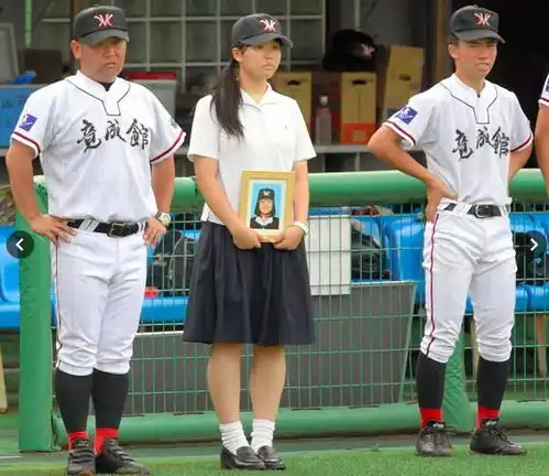 甲子园球场上的棒球队女子经理,她们只是青春物语里的纯爱担当短故事