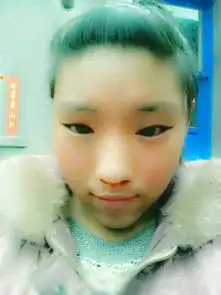 本人美发师今天遇见一个奇葩女生一进门喊要剪刘海我问要洗吗她说不用刘海本来很薄加上有出汗