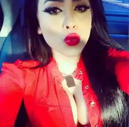 墨西哥女黑手党晒奢华生活有钱有枪有身材