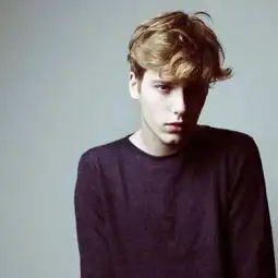 qq头像男生欧美范个性帅气2018最新你爱自由我却更爱你