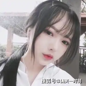搞笑gif姑娘,刚拿的冰棍急啥,不能等一下吃吗