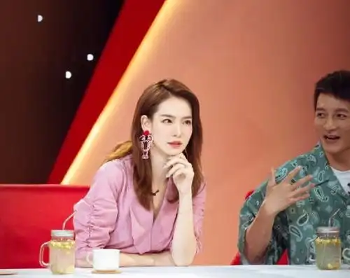 女神戚薇终于换风格,颜色太惊艳,宛若温婉柔情的小女人