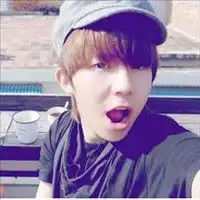 寻找一个和这个在尖叫的女生头像对应的男生头像