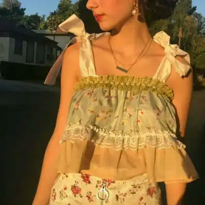 漏肩膀头像女生花仙子