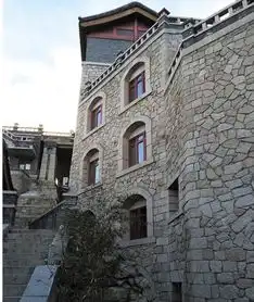 清华女生龙泉寺参加活动坠亡蒙眼行走跌下护栏