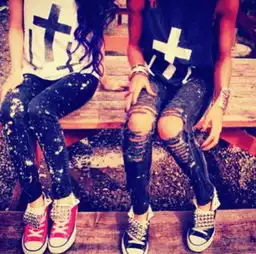 闺蜜服饰火爆日本体现少女姐妹情谊