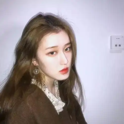 头像丨梦想不多兜里有糖肚里有墨