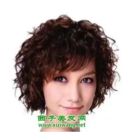 女生烟花烫发型图片另类感觉很迷人