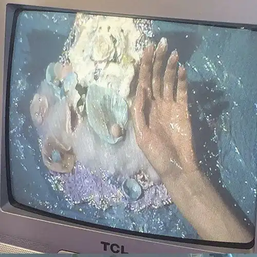 丧气女图头像电视盒子