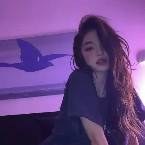 高级风女生头像你嘴角向下的时候很美