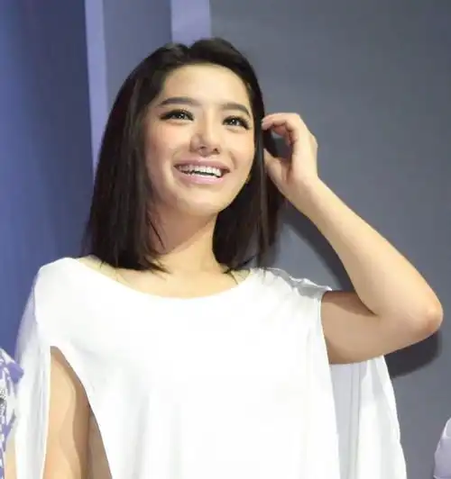 最无奈的明星明明一起出道,如今我还是选手,你却成了导师