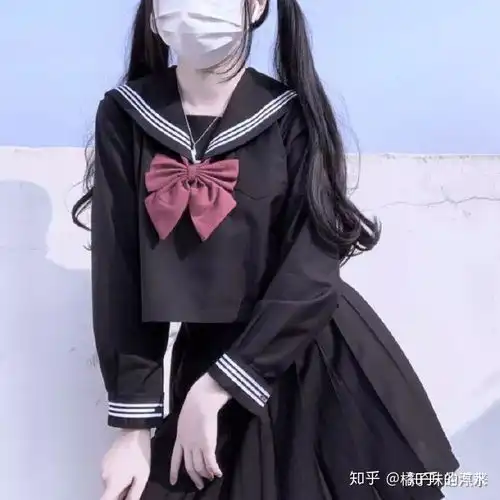 你能发一下你最喜欢的jk制服头像,或者女生头像就是用手机遮挡住脸的那种吗